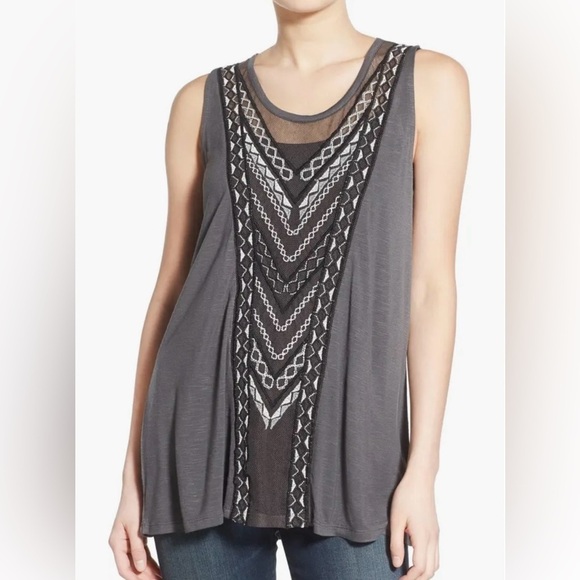 Sun & Shadow Women’s Embroidered Front Mesh Inset Keyhole Back Tank Size Medium - Picture 1 of 10